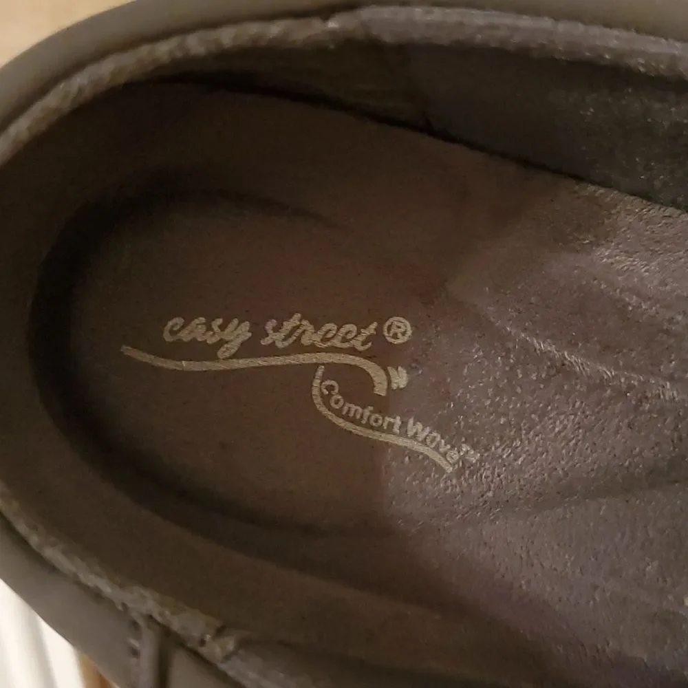 NWOT Easy Street gray ankle booties size 7 1/2 WW